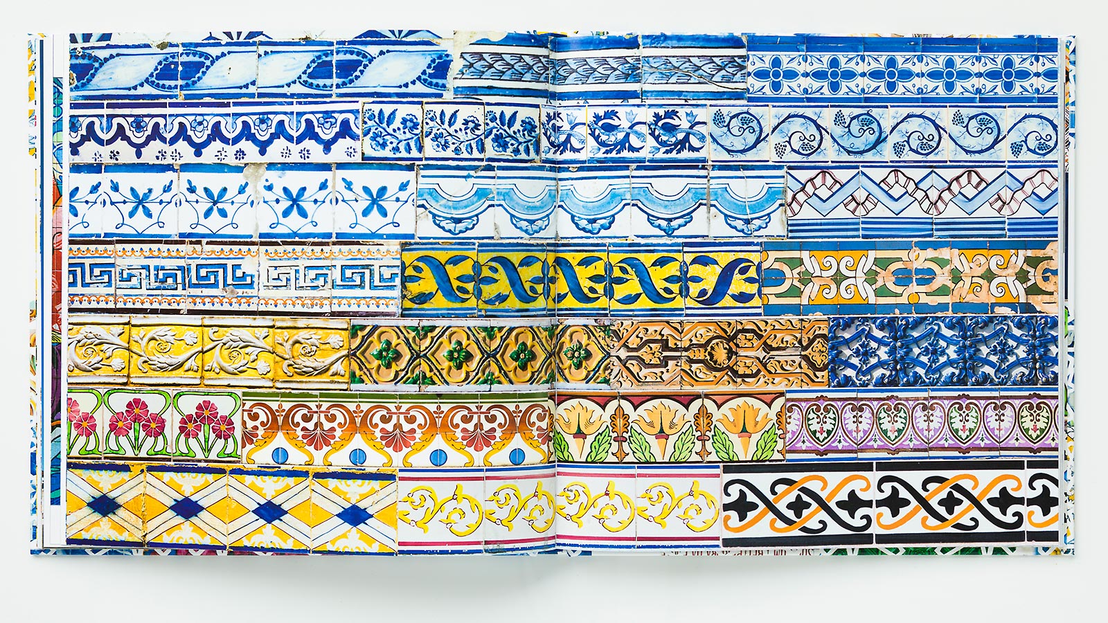 Azulejos com Historia/Azulejos with History (Multilingual Edition)