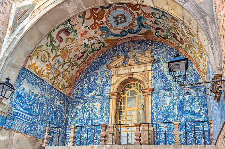 Azulejos com Historia/Azulejos with History (Multilingual Edition)