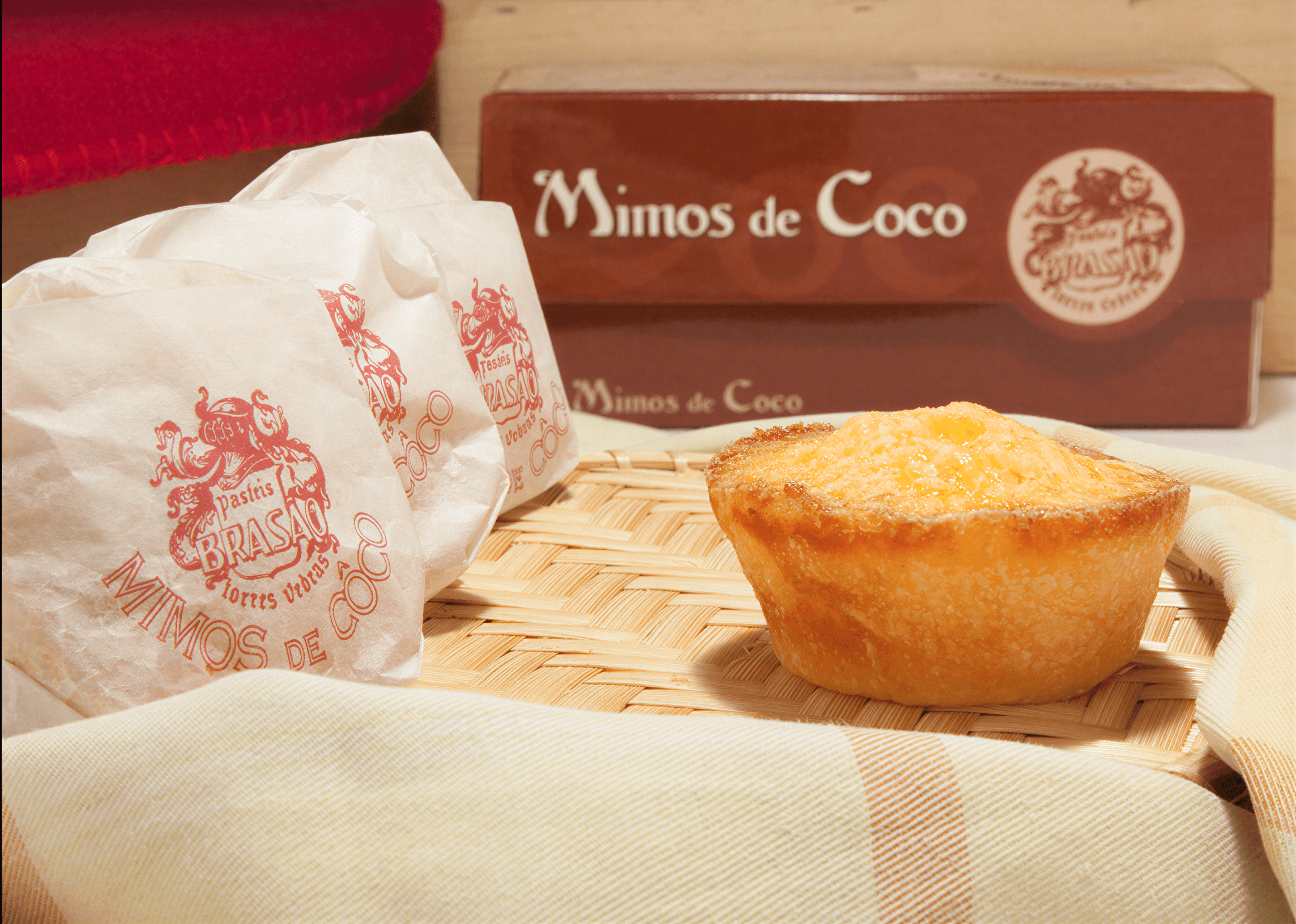Pasteis Brasão Torres Mimos de Côco (Coconut Pastries) next to the package 