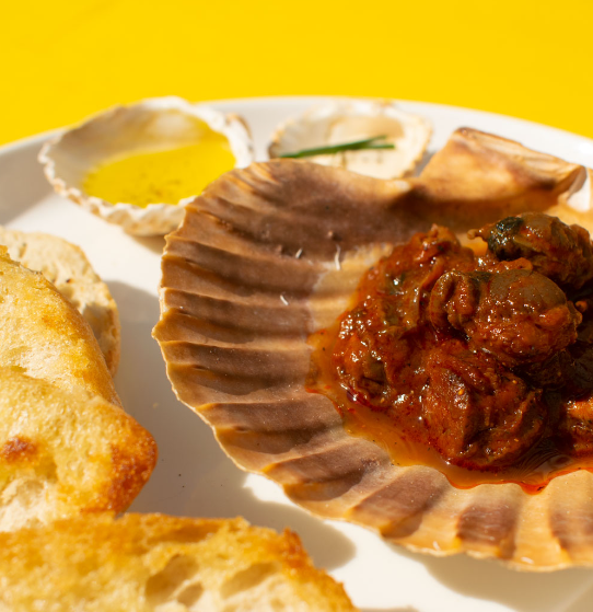 Ati Manel Small Scallops in Caldeirada Sauce
